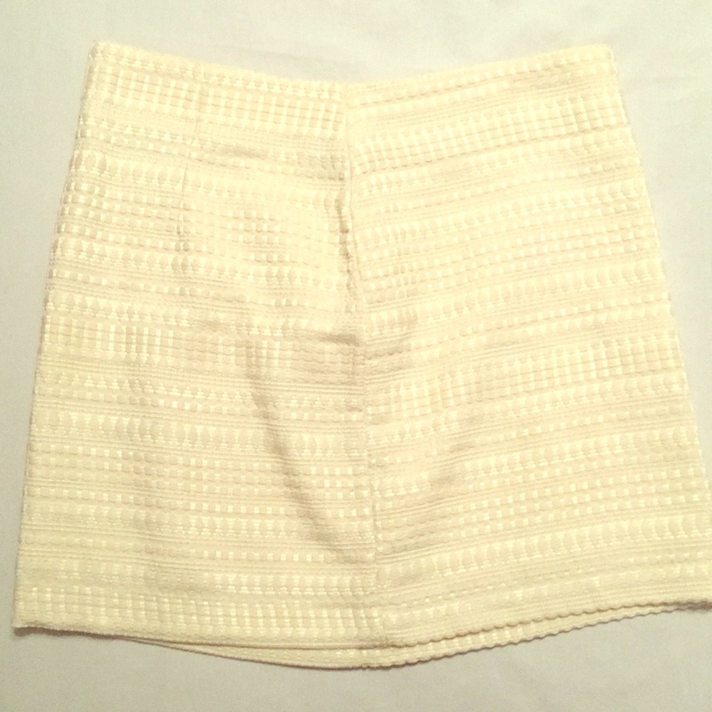H&M off white mini skirt